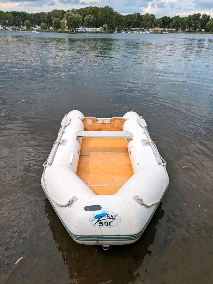 Schlauchboot Z-Ray 500, Holzboden, 5 Personen, div. Zubehör in Potsdam