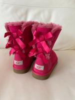 UGG Boots Schuhe Bailey bow pink 36 eher 38 Nordrhein-Westfalen - Moers Vorschau