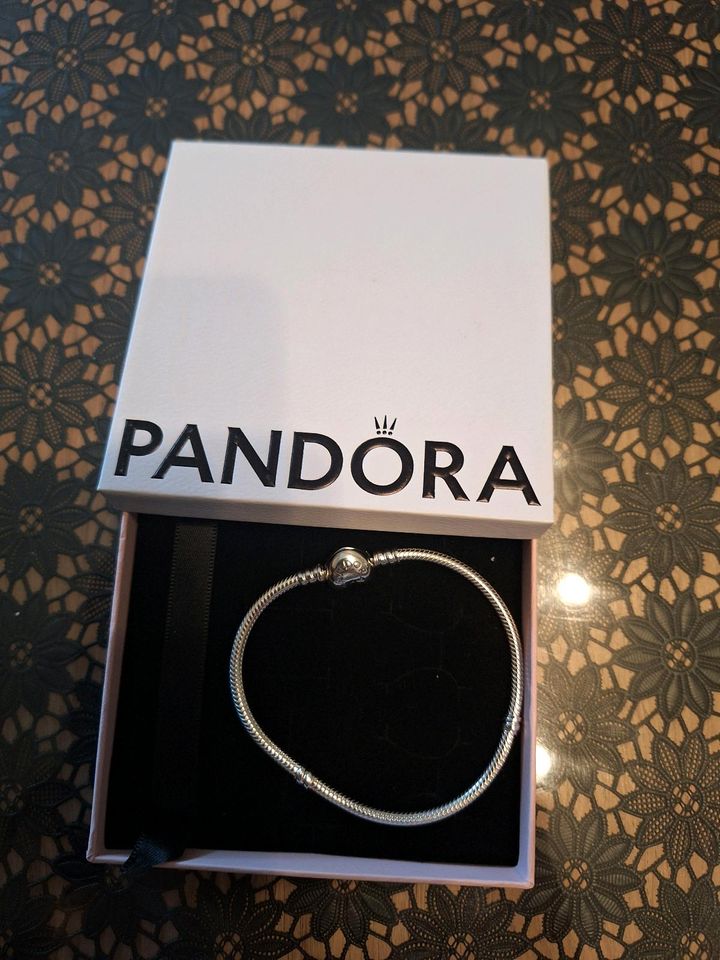 Pandora Armband in Kleinmaischeid