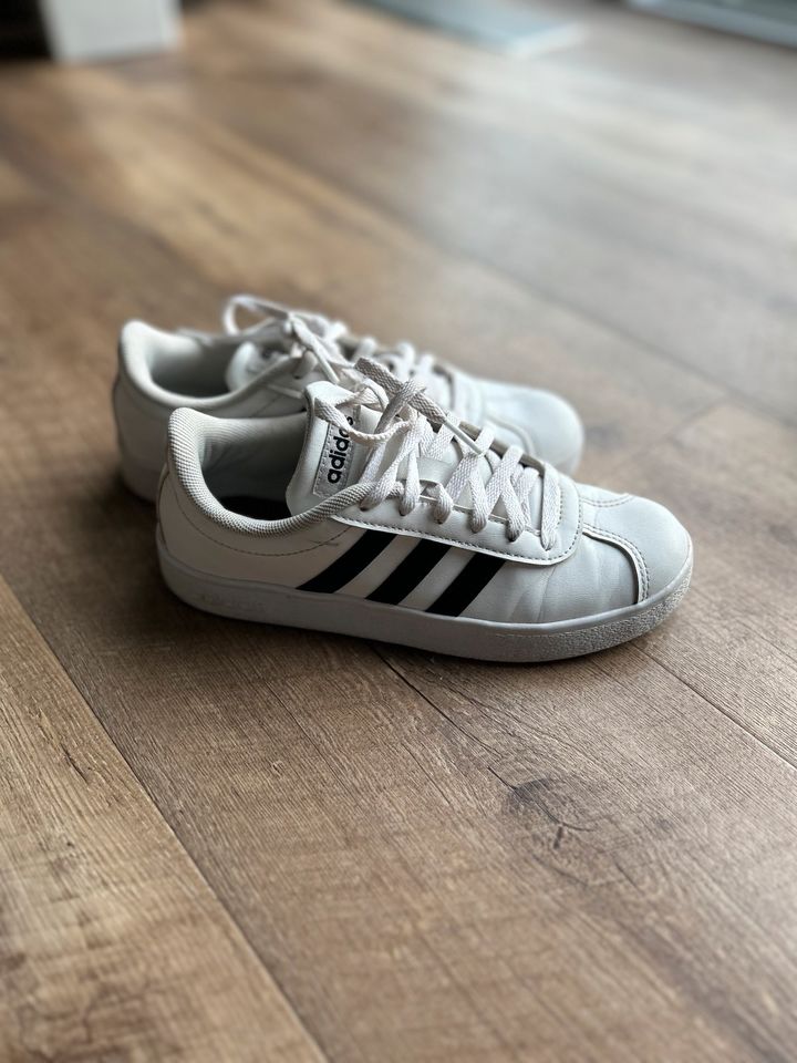 Adidas Turnschuhe GRAND COURT LIFESTYLE TENNIS LACE-UP SCHUH in Erfurt