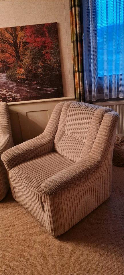 2 schöne bequeme Sessel auf Rollen weicher Stoff in Häusern