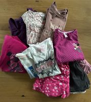 Kleidungspaket Mädchen T-Shirts Pullover Ballettanzug Kleid Rock Nordrhein-Westfalen - Oerlinghausen Vorschau