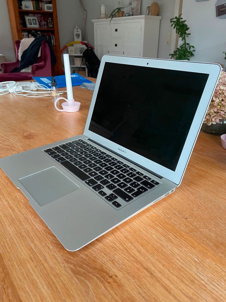 MacBook Air 2014 (13 Zoll) in Scharbeutz