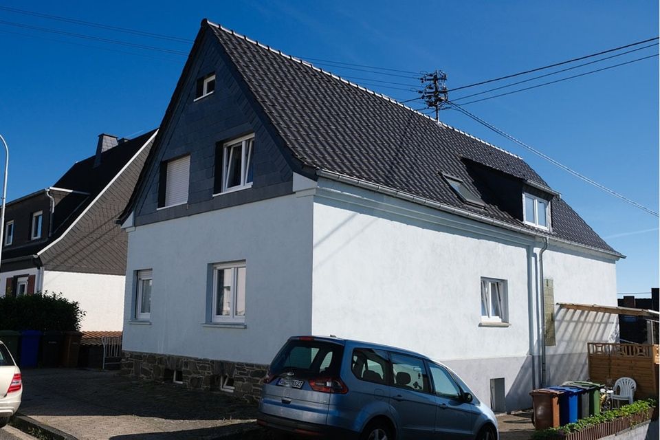 Zweifamilienhaus in Melsbach zu verkaufen. in Melsbach