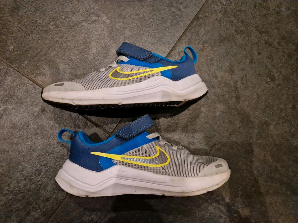 Nike Turnschuhe Schuhe Sneaker 30 in Bad Salzuflen