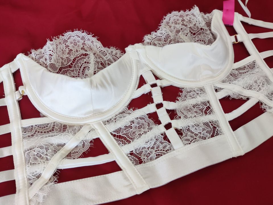 Hunkemöller Set 75B + String S Private Collection Halbschale in Ludwigshafen