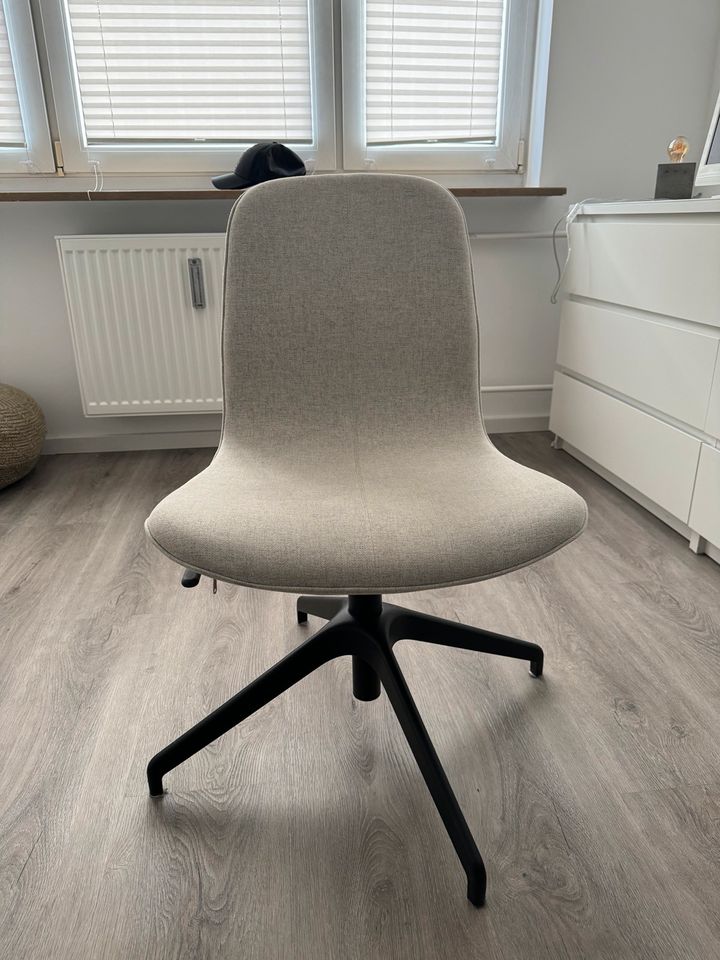 IKEA Schreibtisch-Bürostuhl LÅNGFJÄLL beige in München