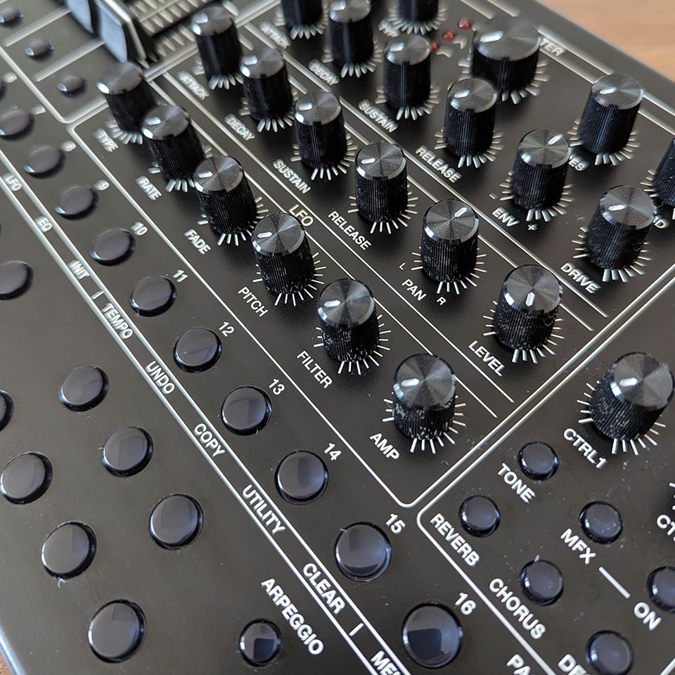 Roland SH-4D Desktop Synthesizer in OVP inkl Decksaver in Darmstadt