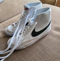 NIKE Schuh Größe  Damen 38.5 - Neu und getragen Niedersachsen - Oldenburg Vorschau