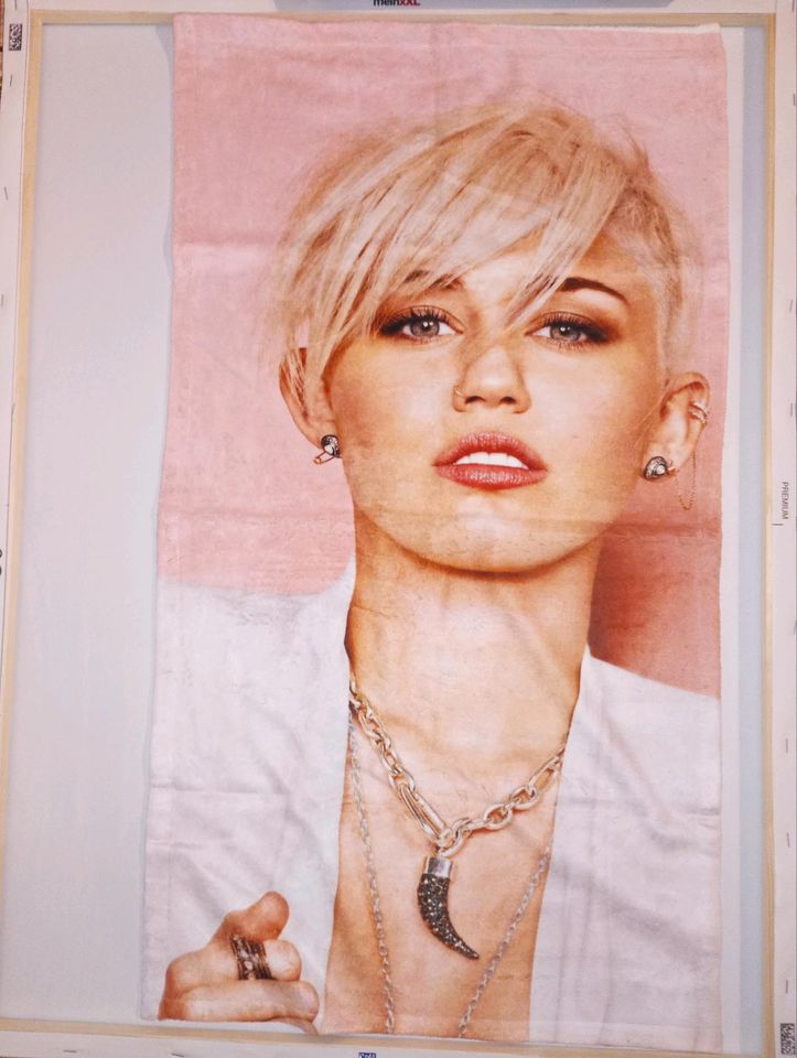 Handtuch neu unbenutzt Miley Cyrus 90*50 in Bissendorf