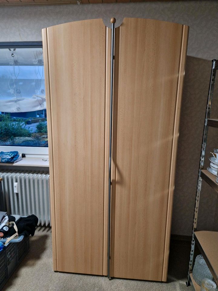 Jugend Kleiderschrank in Reutlingen