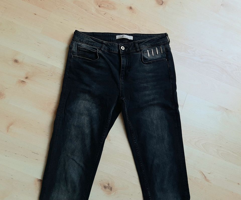 Damen Jeans-Hose grau-schwarz Zara basic Z1975 Denim Gr. 38 in Lehrte