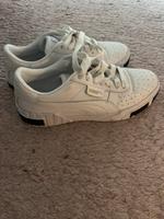 Weiße Puma Schuhe Stuttgart - Zuffenhausen Vorschau