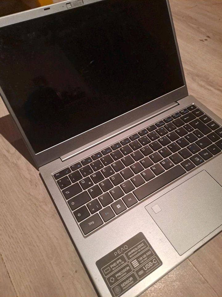 PEAQ Laptop Neuwertig in Mitterteich