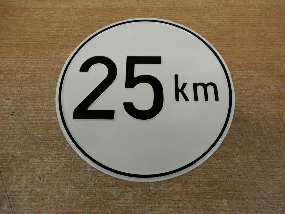 25 km/h Schild für Oldtimer Traktor, Blech geprägt, NEU, TOP in  Nordrhein-Westfalen - Lemgo, Gebrauchte Agrarfahrzeuge kaufen