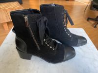Chanel Stiefeletten Gr 40 - Black Suede And Patent Leather Boots Friedrichshain-Kreuzberg - Friedrichshain Vorschau