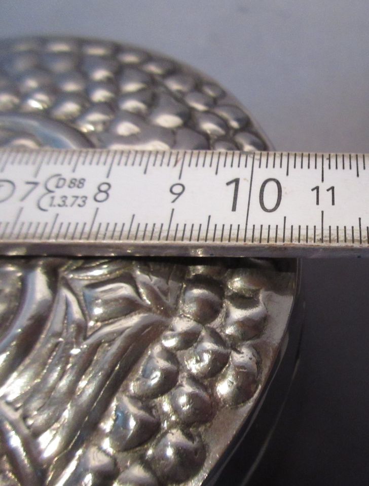 Schöne Metalldose silbern Durchmesser 10,5 Höhe 6 cm in Backnang