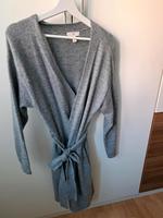 Neu H&M Cardigan Strickjacke lang  zum Binden grau XS Baden-Württemberg - Weinstadt Vorschau