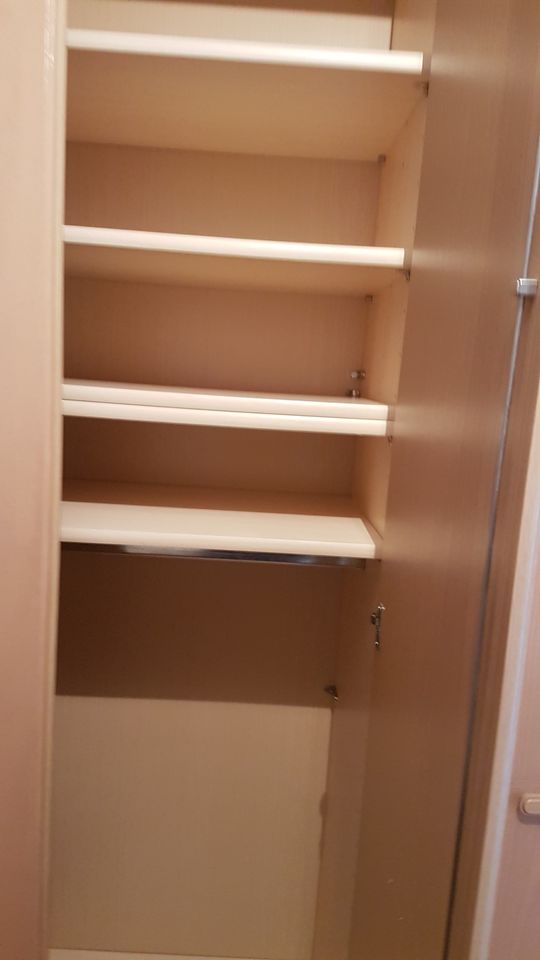 Schlafzimmer, Bett, Kommode, Kleiderschrank, Nachttisch, Eiche in Berglen