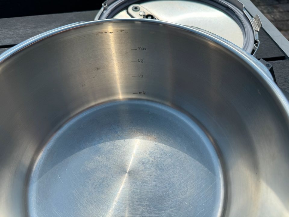 Fissler Vitaquick Schnellkochtopf 3,5l in Meldorf