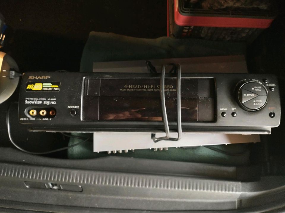 Monitor, DVD Player und VHS Recorder in Dresden