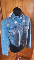 süße Jeans Jacke Jäckchen Gr. S 36/38 Blumen Stickerei Hessen - Waldbrunn Vorschau