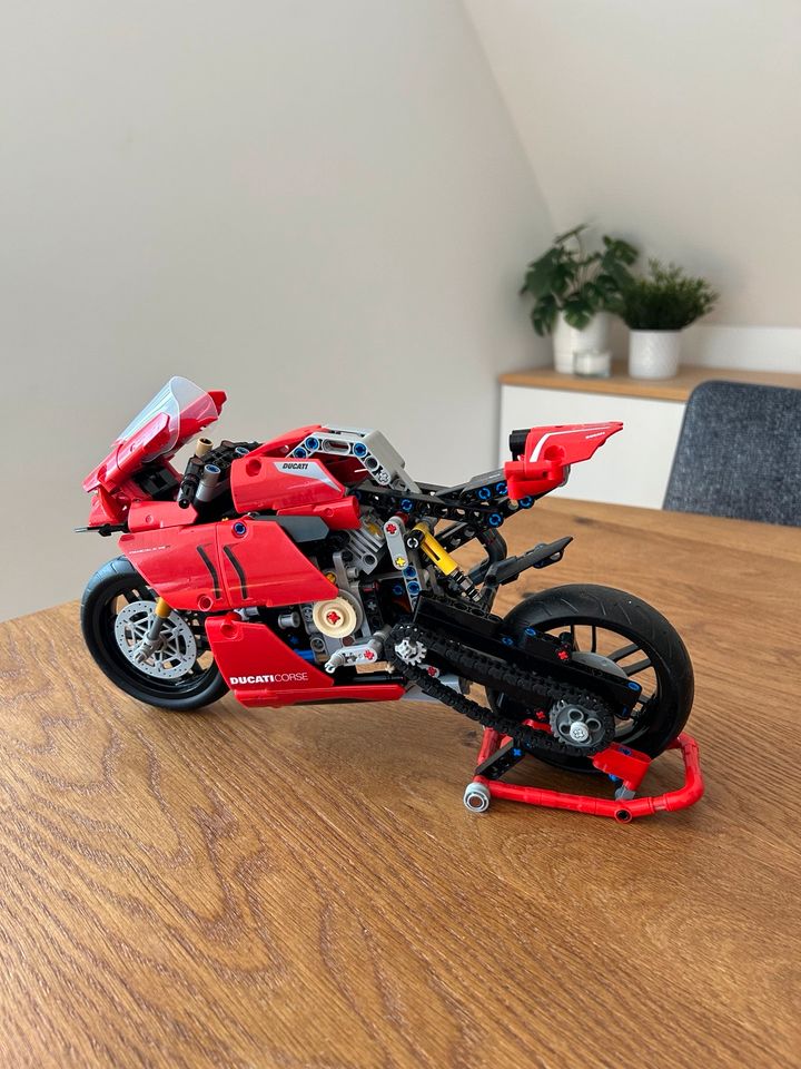 LEGO Technic Ducati Panigale V4 R #42107 in Freising