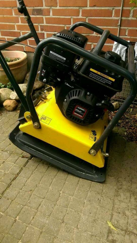 RÜTTELPLATTE MIETEN 102 KG 20 KN PUMATTE MIT FAHRWERK PFLASTERN in