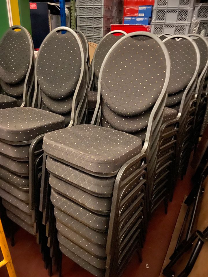 Stühle Stuhl Bankettstühle mieten Hussen vermieten Hochzeit in Bad Vilbel