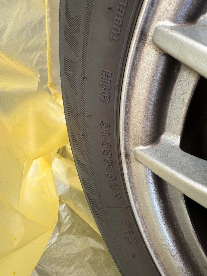 Mercedes Felgen mit Winterreifen 4 Stück 205/55 R 16 in Heusenstamm