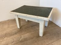 #A Fußbank Schemel Hitsche Holz Blumenhocker weiß Linoleum alt Sachsen - Burgstädt Vorschau