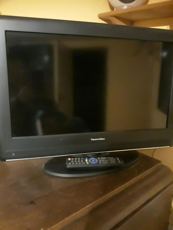 Fernseher mit Sockel in Seebad Bansin