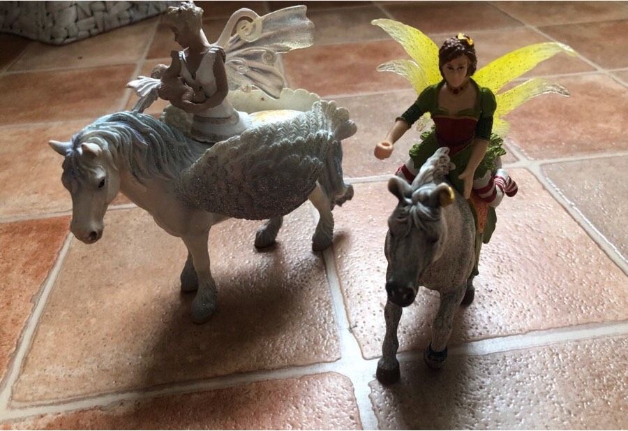 2 Schleich Bayala Feen Pferde Pferd Flügel Magie Baby in Magdeburg