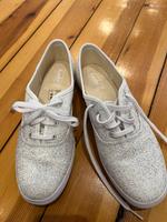 Keds weiß mit Gltzeroptik, Größe 39, NEU Berlin - Friedenau Vorschau