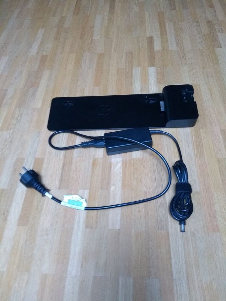 HP 2013 Ultraslim Docking Station inkl. Netzteil in Haar