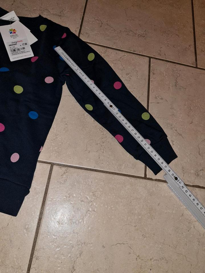Pullover Sweatshirt Mädchen 122 Bunt Punkte Famy Ernstings in Schneverdingen