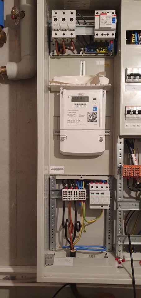 Elektrik Baufirma Elektriker Elektromontage Elektronik Steckdosen Zählerschrank Zählerkasten Stromkasten Zählerwechsel Kabel Monteur Bau Meisterbetrieb Wallbox Meisterbetrieb Elektroplanung in Berlin