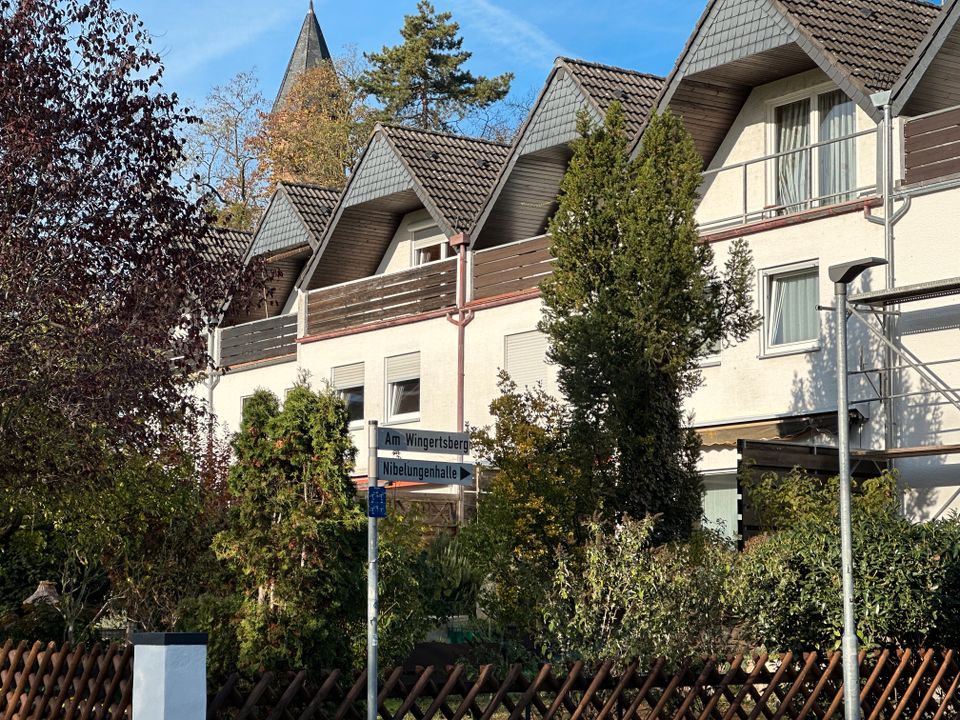 Reihen-Endhaus mit neuer Heizung, Garten und Garage direkt an der Klosterwiese "Wohnen im Herzen von Lorsch" in Lorsch