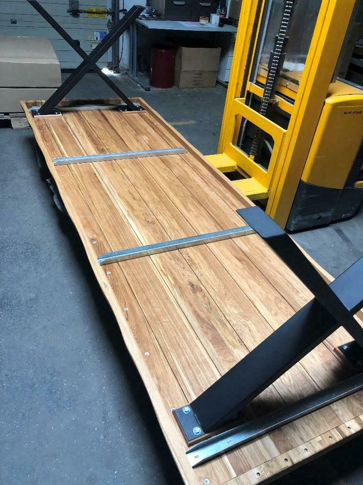 Esstisch ,Tisch, Eiche Massiv , Baumkante 300 cm ! XXL Format NEU in Frankfurt am Main