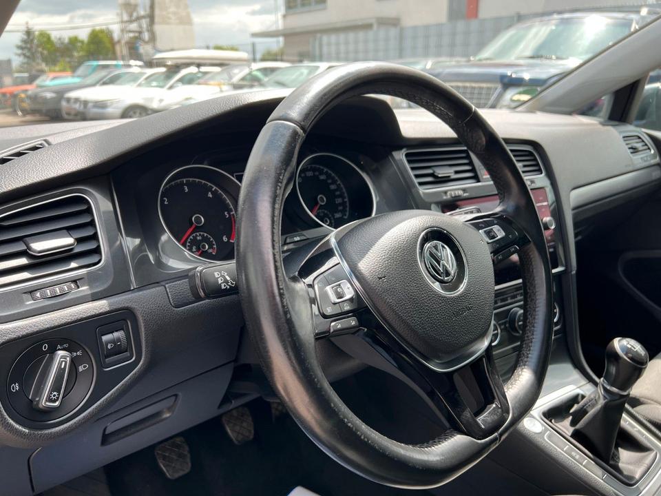Volkswagen Golf VII Variant Highline*Sitzheizung*LED*PDC* in Schweinfurt