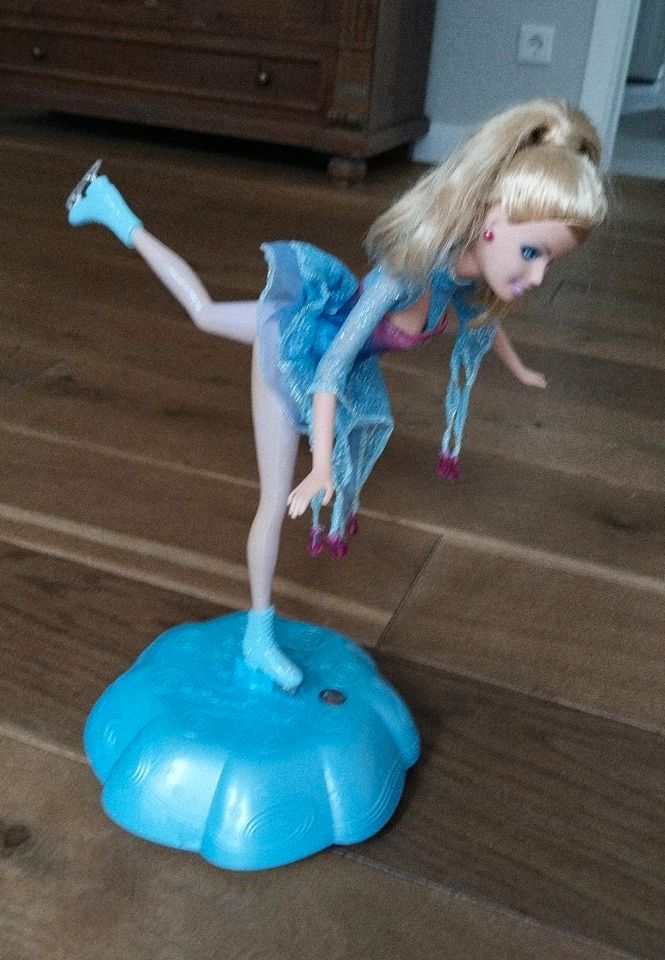 Barbie Eiskunstläuferin ferngesteuert in Ochtrup