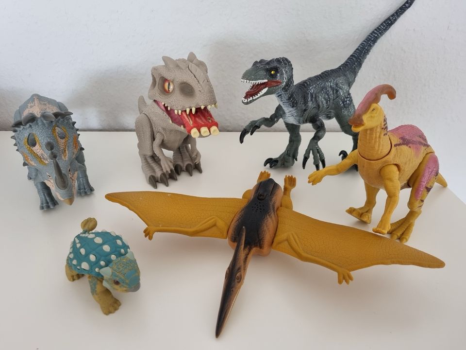 Jurassic World Dinosaurier Figuren mit Licht und Sound in Neuenstein