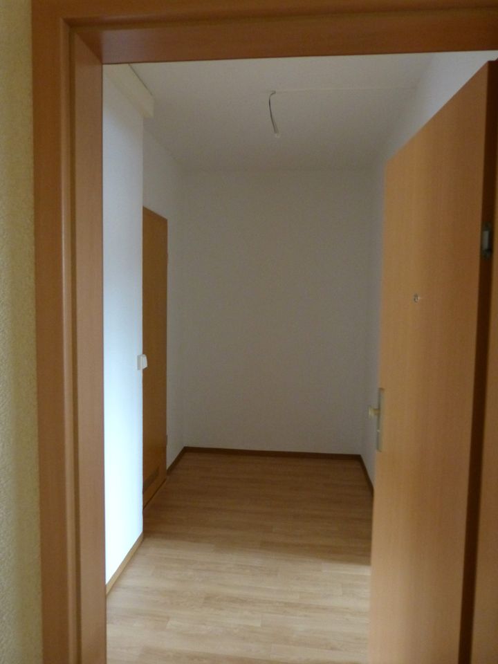 Zweiraumwohnung mit Aufzug in der 6. Etage, Südbalkon in Zella-Mehlis