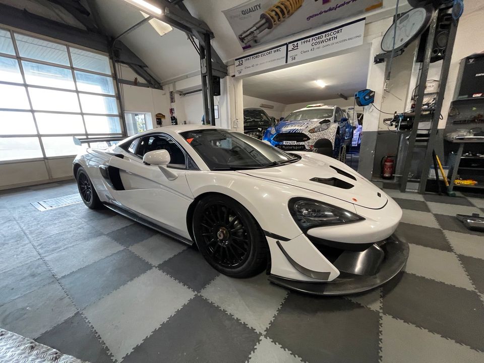 McLaren 570S GT4 620R  mit Strassenzulassung! in Schwetzingen