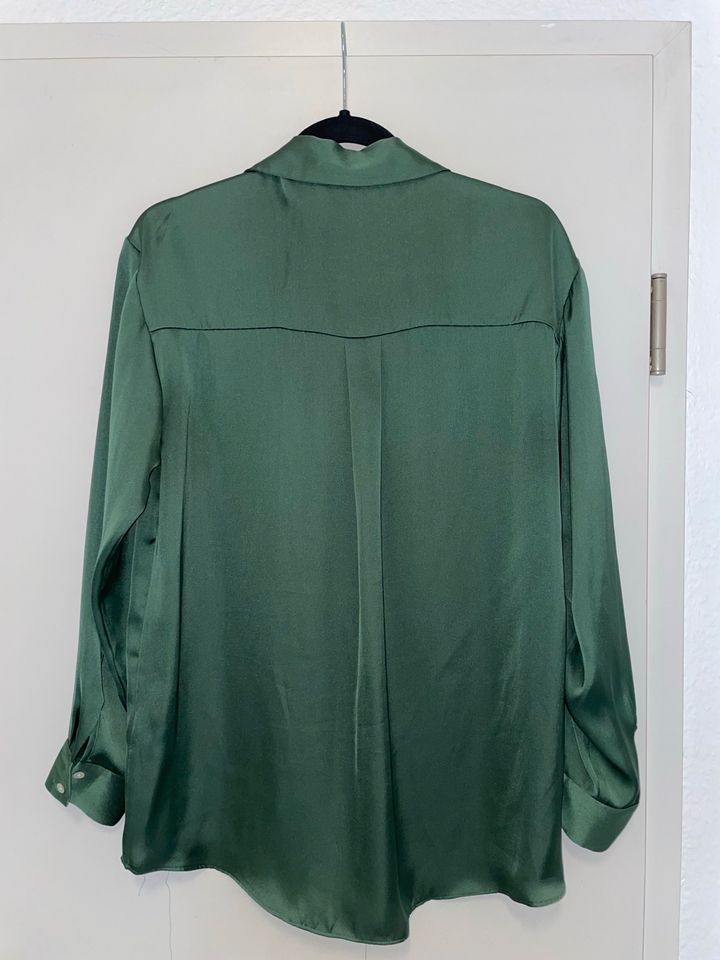 Zara Bluse Satin Gr S 38 grün flaschengrün Neuwertig in Darmstadt