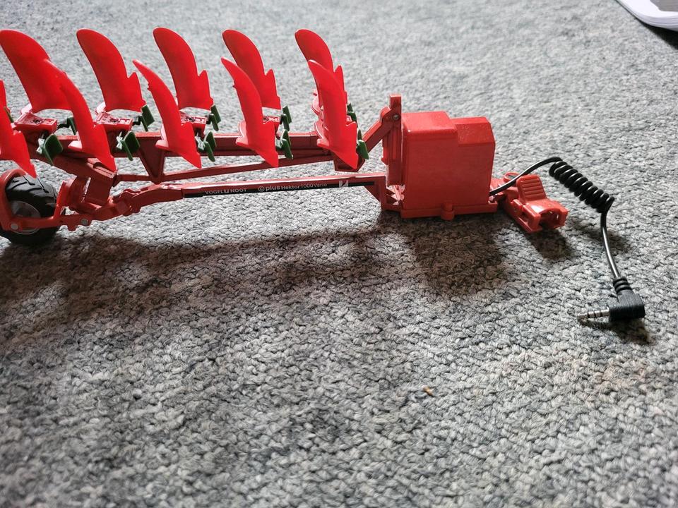 plus Hektor 1000Vario Vogel Noot Drehpflug von Siku Control in Mittelangeln