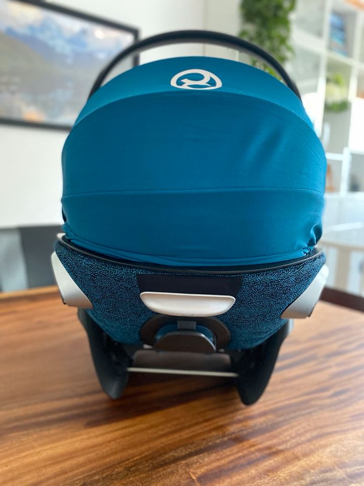 Babyschale Cybex Cloud z i-size Platinum blau Kindersitz in München