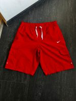 Nike Herren Shorts Bermuda / Farbe rot / Größe L Hessen - Schauenburg Vorschau