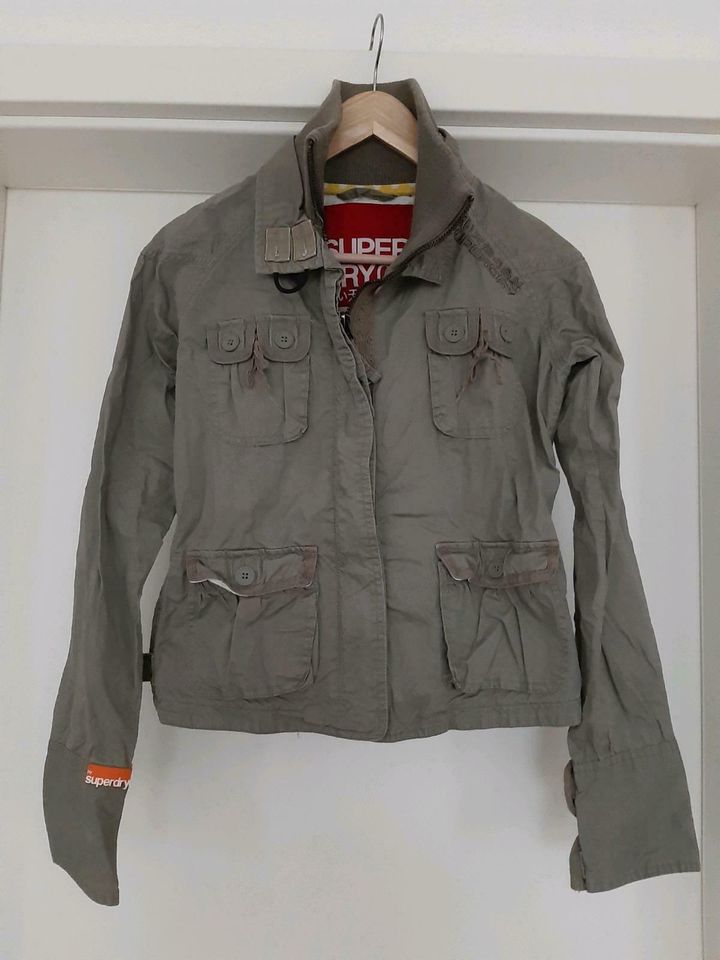 Superdry Jacke super schick & trendy wie NEU Gr.M in Geestland