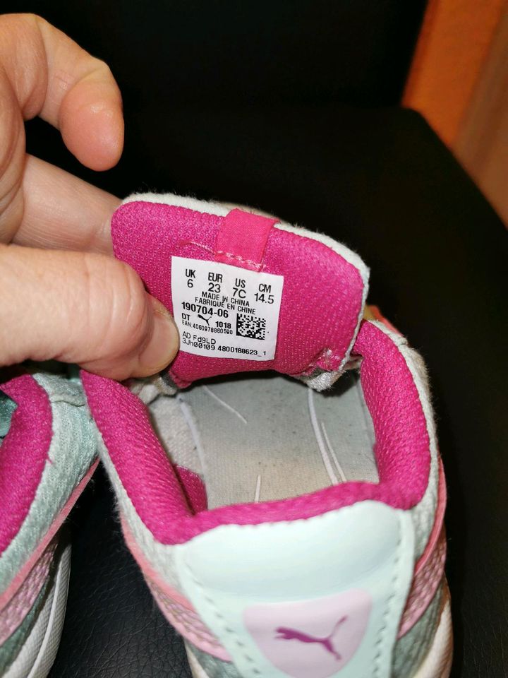 Puma Sneaker Gr. 23 Kinder Baby Turnschuhe Schuhe Sport Mädchen in Alzey